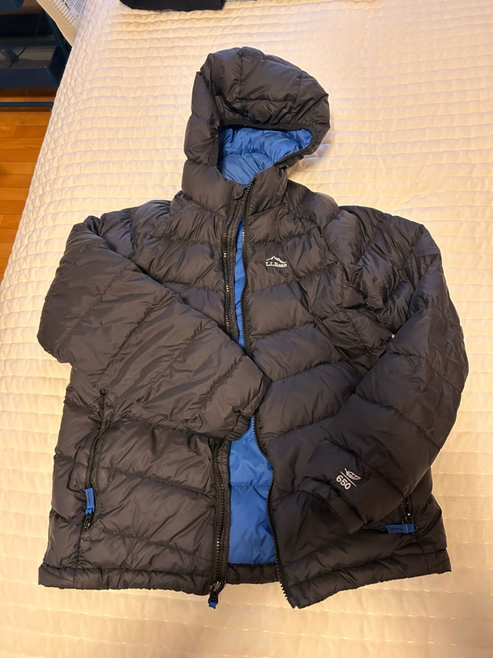 LL Bean Kids Ultralight 650 Hooded Down Jacket in Black and Blue in Large 14-16